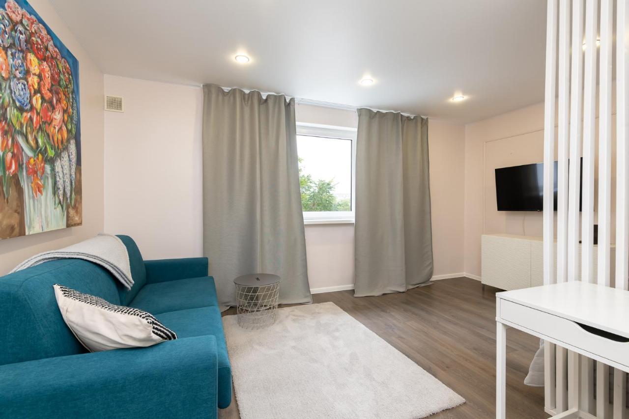 Cozy Stylish Studio Apartment With Free Parking By Centralapartments Tallinn Exteriör bild