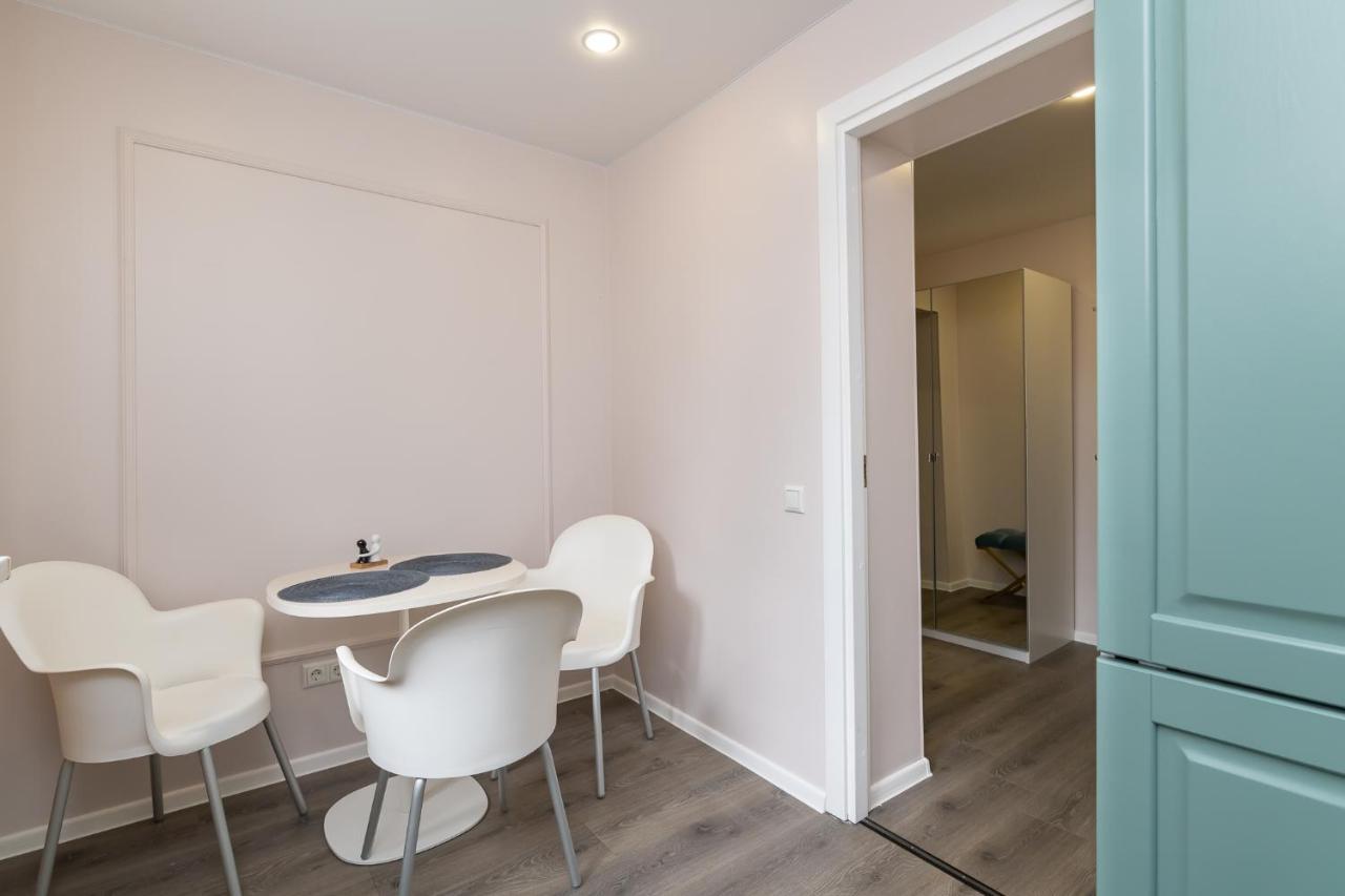 Cozy Stylish Studio Apartment With Free Parking By Centralapartments Tallinn Exteriör bild